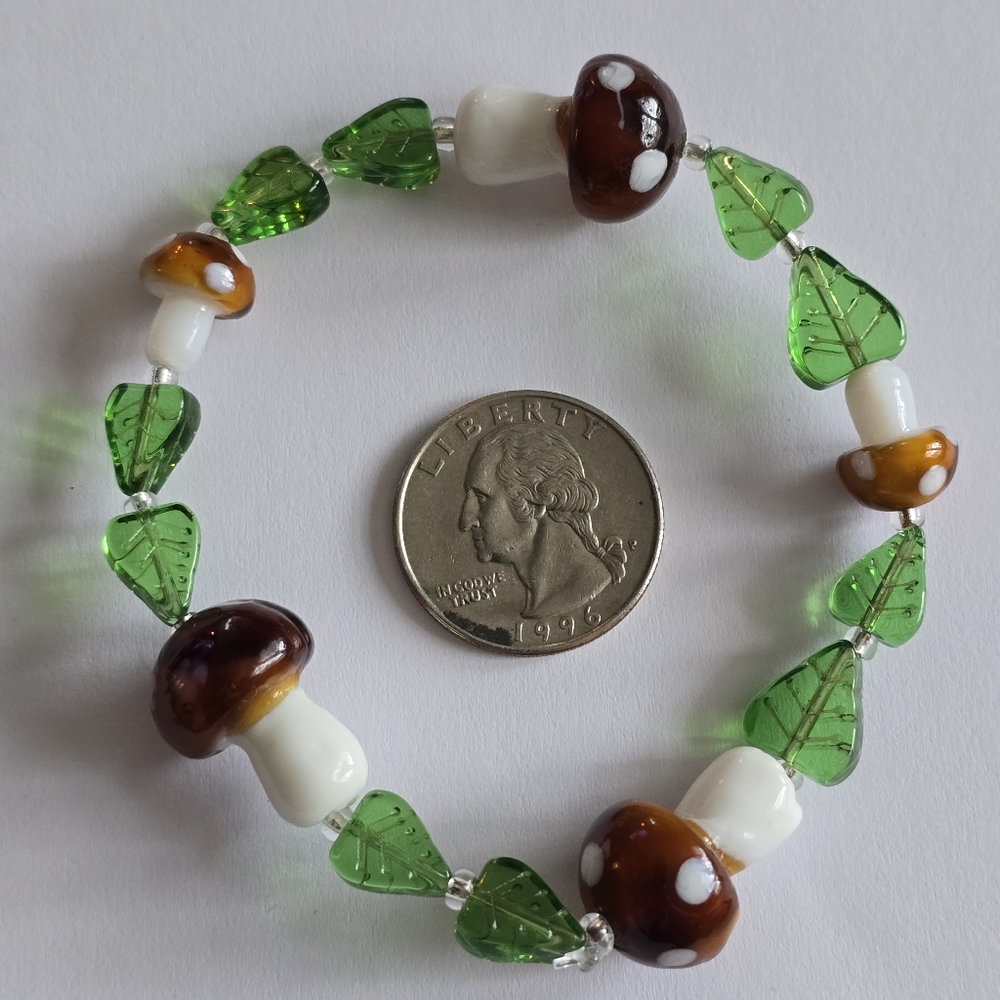 Mushroom bracelet leaves nature goblin fairy goblincore fairycore handmade - Picture 3 of 11